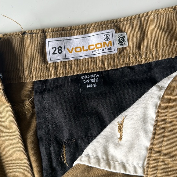 Volcom shorts - Picture 7 of 8